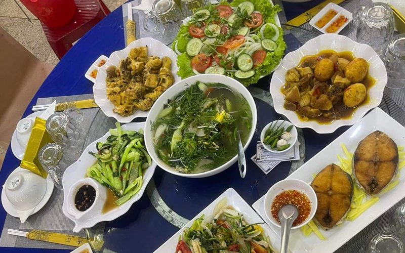 Các món ăn tại nhà hàng Hoa Tân An