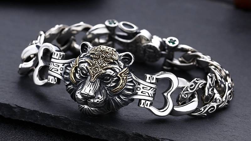 Cự Giải (21/6 – 22/7) – Bạc, trắng và xanh lam