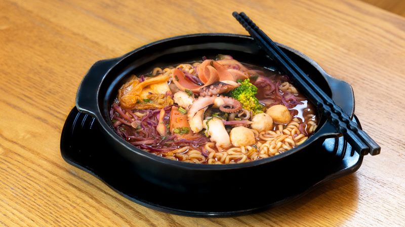 Bà bầu có thể ăn mì cay