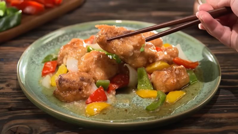 Thưởng thức sườn chiên xốt mận