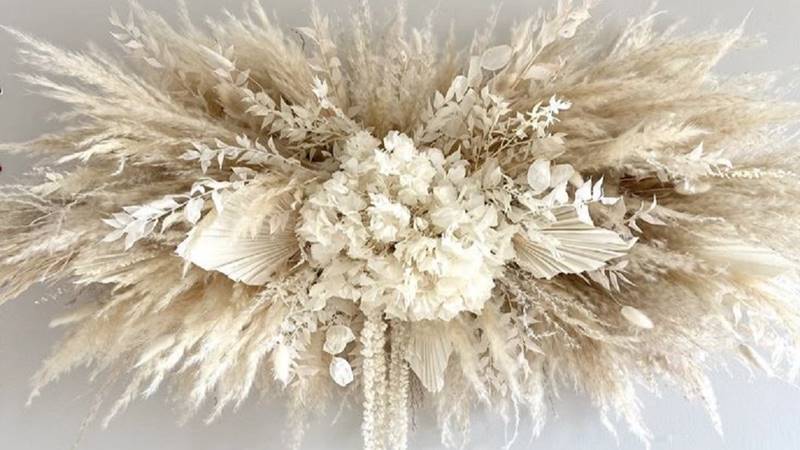 Cỏ lau khô: Sự đoàn kết, niềm hy vọng và khát khao tự do Cỏ lau khô: Sự đoàn kết, niềm hy vọng và khát khao tự do