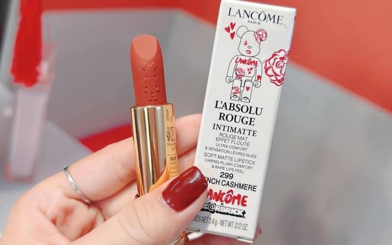 Son Lancôme X Bearbrick L'Absolue Rouge Limited Edition 299 Màu Cam Đất
