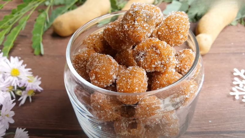 Thưởng thức kẹo me xí muội 
