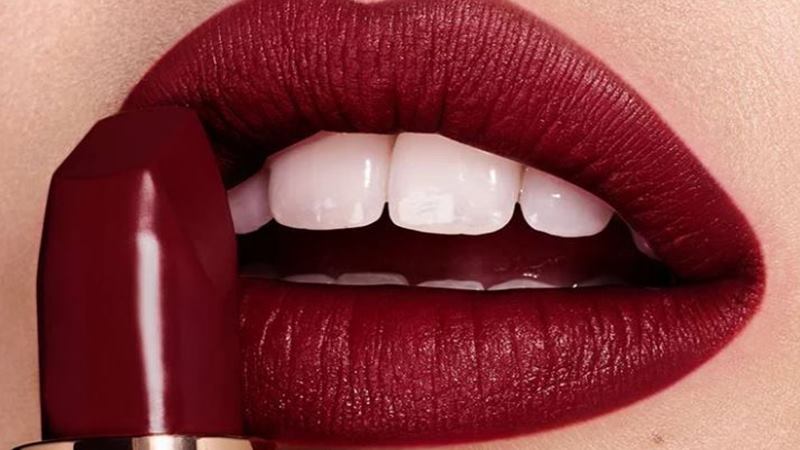 Son Charlotte Tilbury - Love Liberty màu đỏ rượu