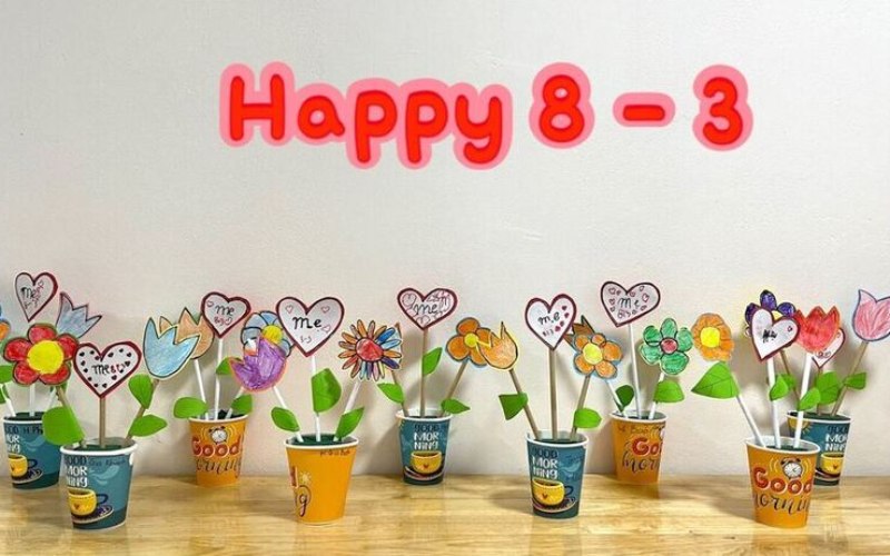 Bé vui sáng tạo – Trang trí lớp học đón 8/3! Bé vui sáng tạo – Trang trí lớp học đón 8/3!