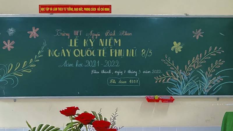 Cách trang trí bảng 8/3 đơn giản mà đẹp