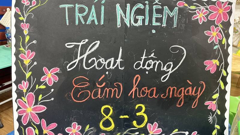 Bảng 8/3 đẹp mang không khí ngày hội
