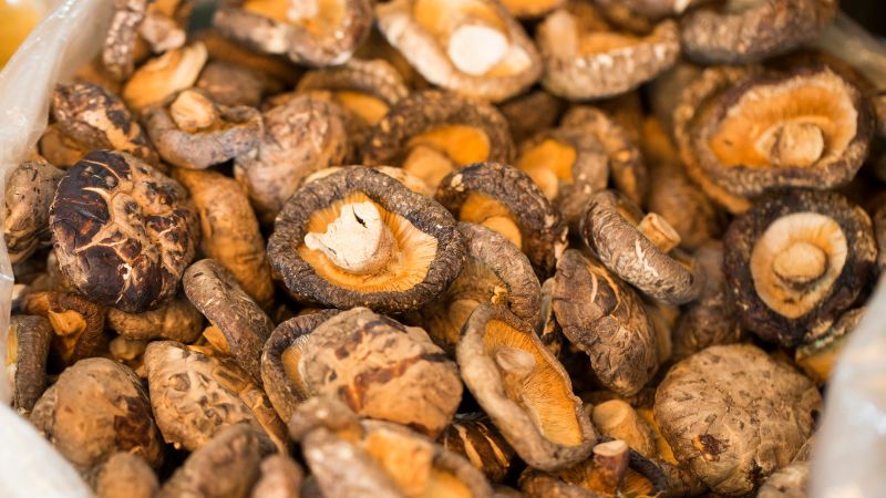 Nấm hương khô bị mốc không nên ăn Nấm hương khô bị mốc không nên ăn