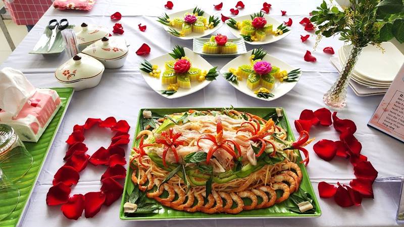 Trang trí bàn tiệc