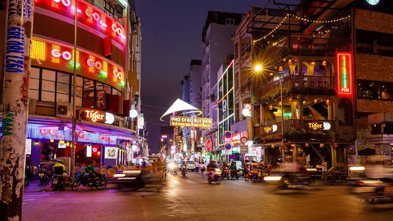 Đi chơi 8 3 ở Sài Gòn: Phố đi bộ Bùi Viện