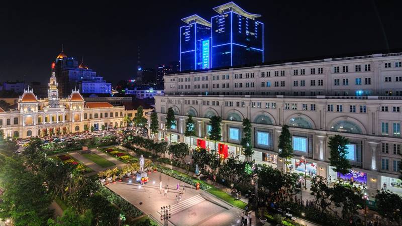 Đi chơi 8/3 ở Sài Gòn: Phố đi bộ Nguyễn Huệ