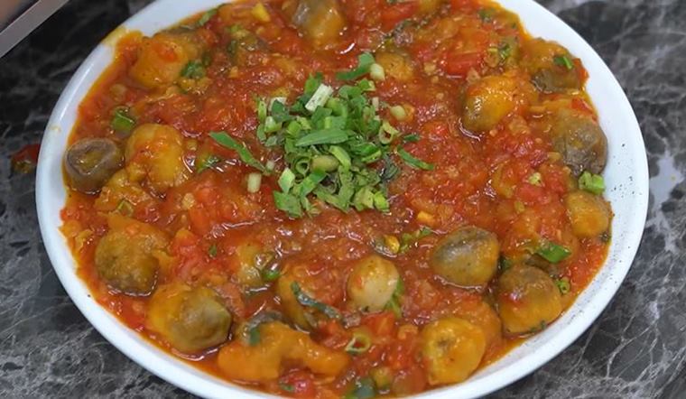 Thử làm nấm rơm chiên giòn sốt cà chua thay đổi khẩu vị