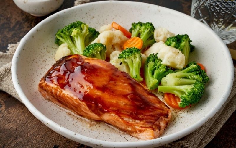 Cá hồi áp chảo sốt teriyaki 