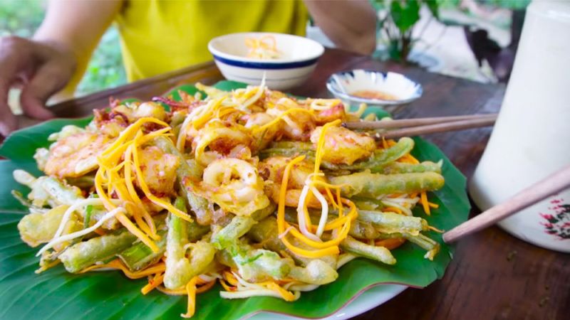 Gỏi rau muống chiên giòn