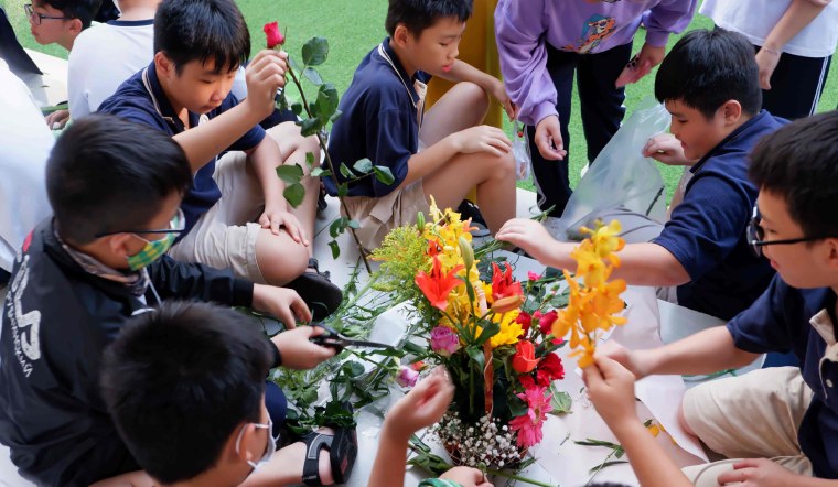 Tuyển chọn 15 bài thuyết trình cắm hoa 8/3 hay nhất