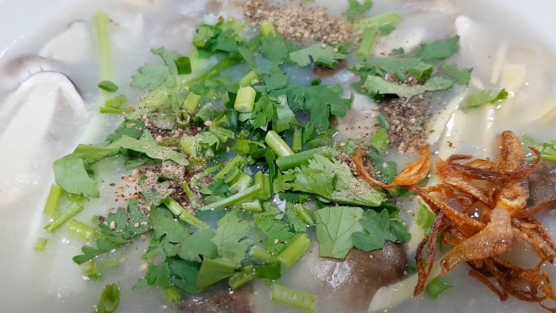 Thành phẩm cháo cá nấm rơm