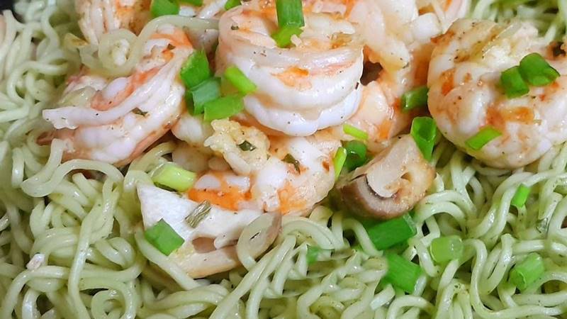 Mì xào tôm và nấm rơm