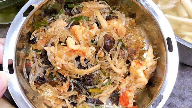 Miến xào tôm, nấm đùi gà