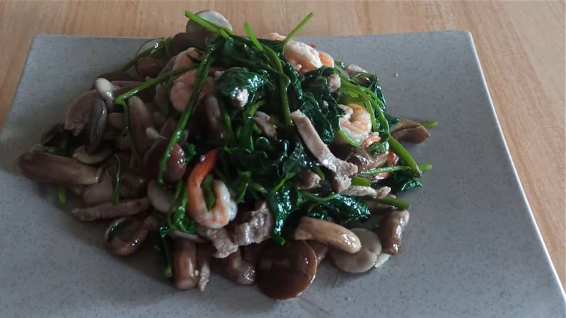 Nấm tràm xào tôm thịt