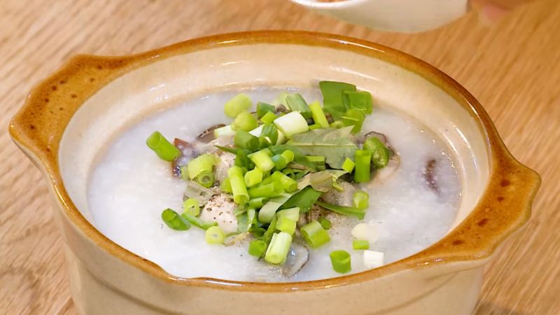 Thành phẩm cháo hàu nấm đông cô 