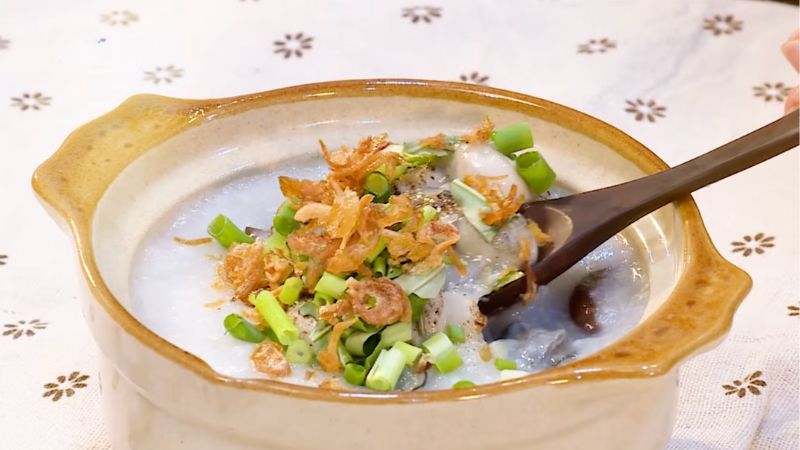 Thưởng thức cháo hàu nấm đông cô 