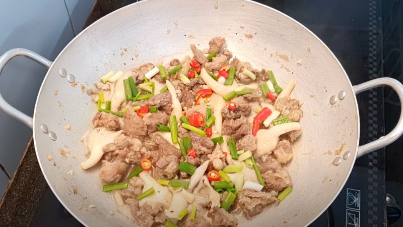 Thành phẩm nấm bào ngư xào thịt bò Thành phẩm nấm bào ngư xào thịt bò