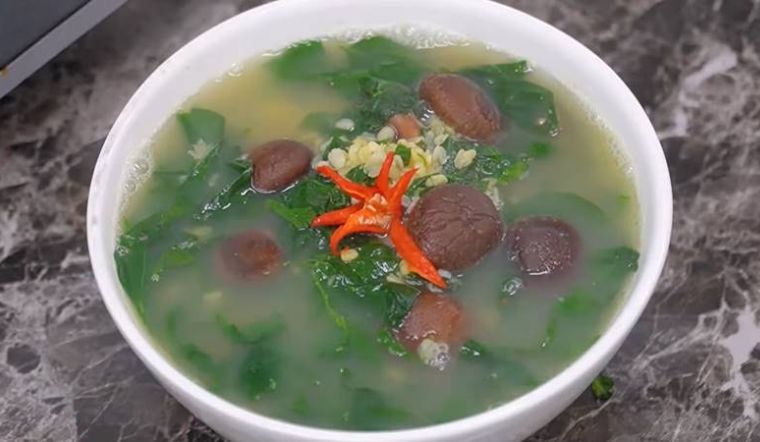 Cách nấu canh rau ngót với nấm thơm ngon, thanh mát cho cả gia đình