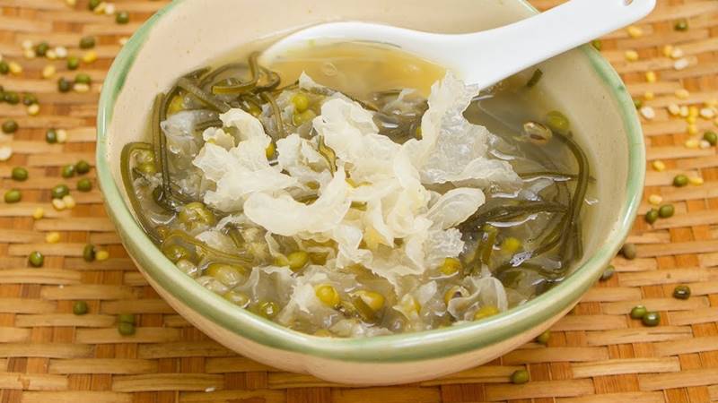 Súp gà nấm tuyết