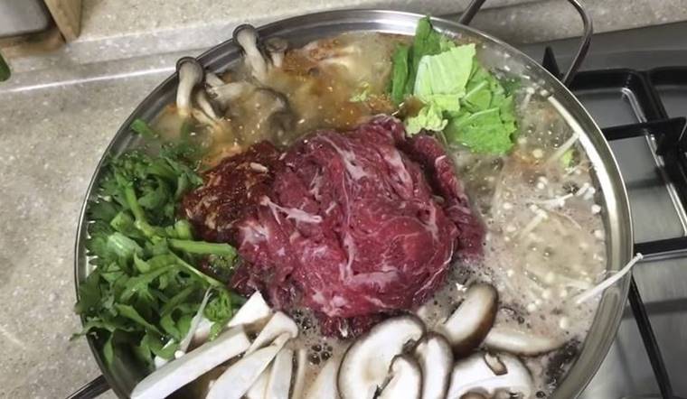 Hướng dẫn chi tiết cách nấu lẩu bò nấm đơn giản tại nhà