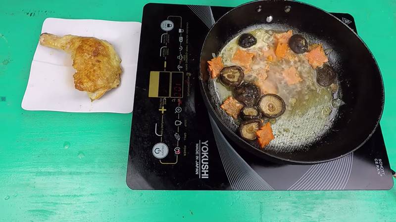 Làm sốt nấm