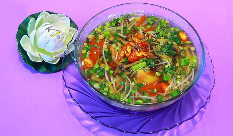 Cách nấu canh chua chay nấm thơm ngon, đậm đà chiêu đãi cả nhà