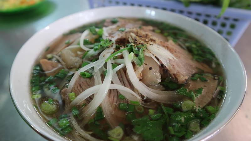 Phở Hậu hấp dẫn với thịt bò đầy ắp 