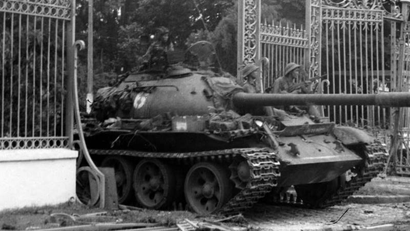 Xe tăng tiến vào Sài Gòn, khép lại một thời kỳ chiến tranh, mở ra kỷ nguyên thống nhất đất nước.