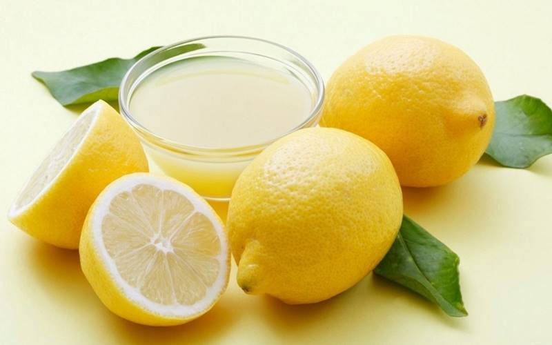Sử dụng chanh hoặc giấm