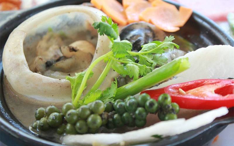 Mắt cá ngừ hầm tiêu xanh