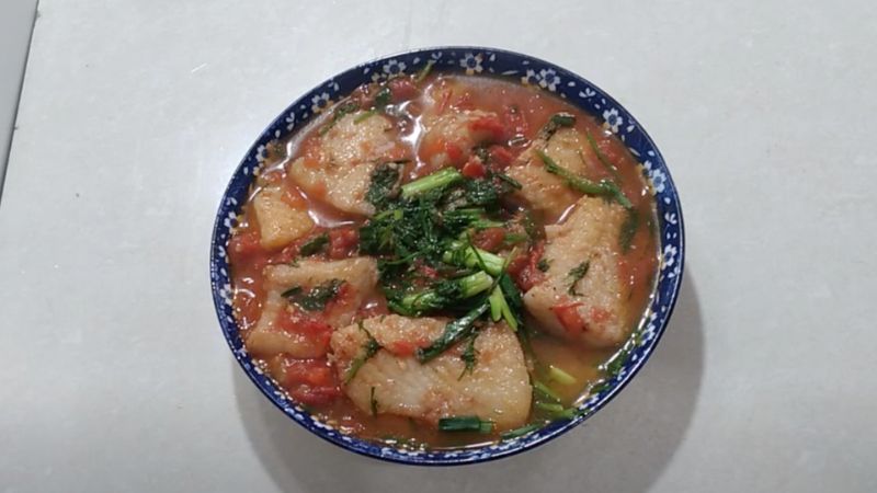 Thưởng thức cá basa sốt cà