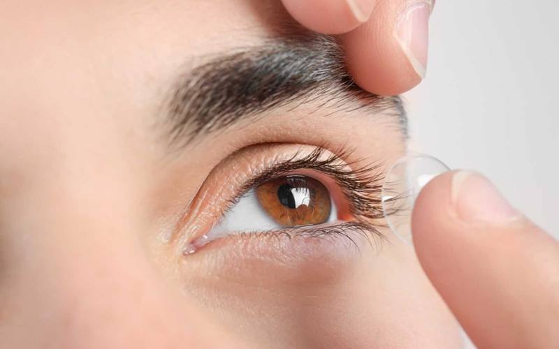 Các loại kính áp tròng trên thị trường
