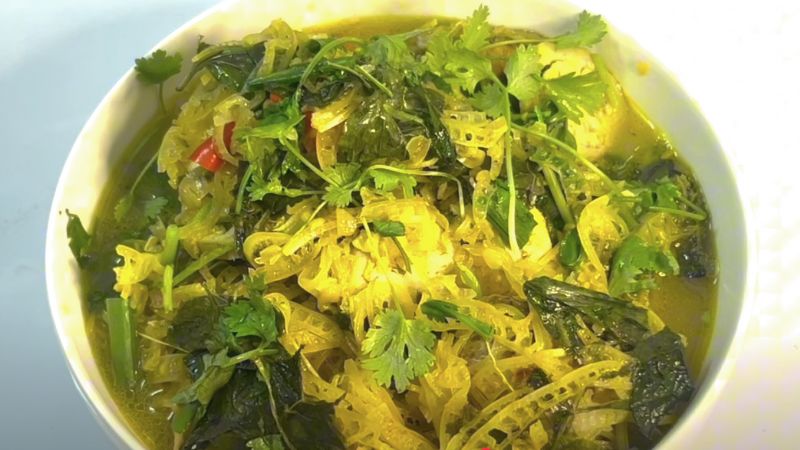 Thưởng thức cá lóc um chuối cây
