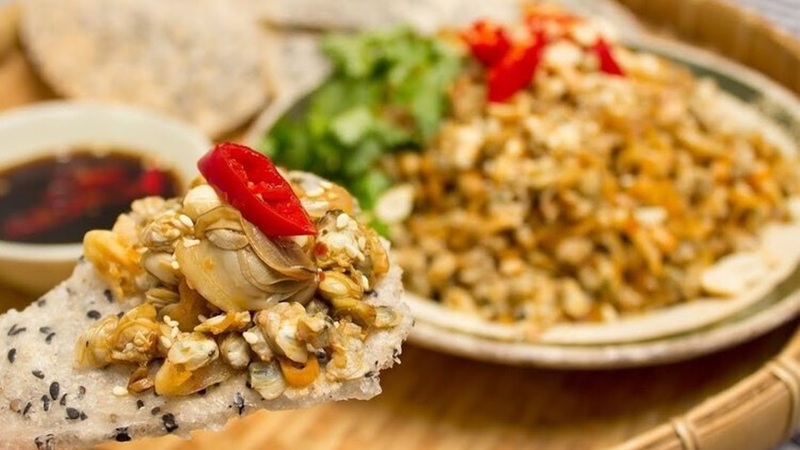 Hến xào xúc bánh đa