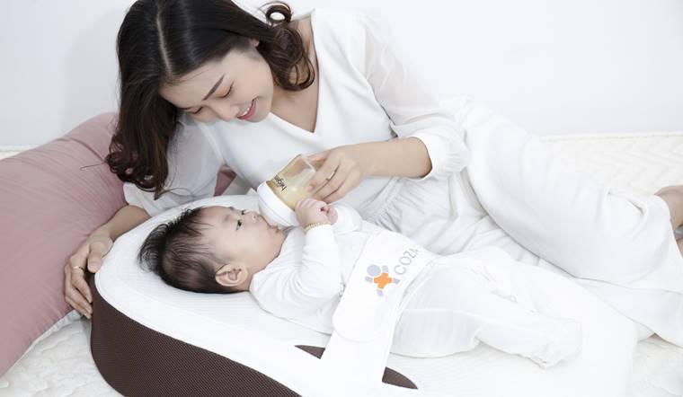Mẹ có nên cho trẻ uống sữa khi đang ngủ không?