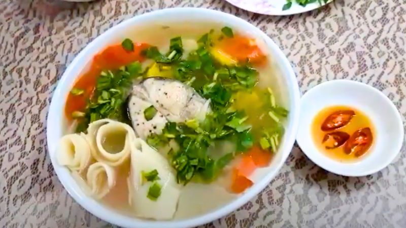 Cá basa nấu măng chua Cá basa nấu măng chua