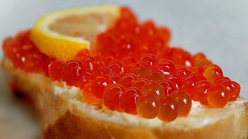 Bánh mì bơ trứng cá