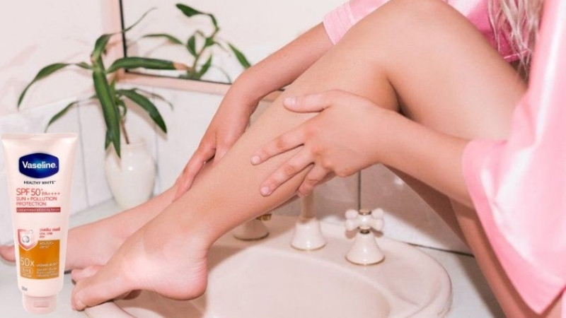 Sữa dưỡng thể Vaseline có bôi lên mặt được không?
