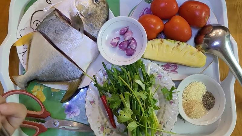 Nguyên liệu làm món cá chim nấu canh chua