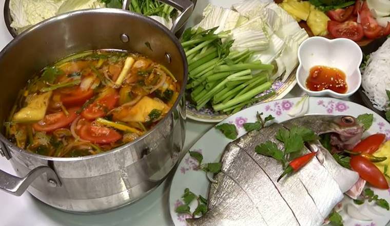 Cách nấu lẩu cá chim thơm ngon ngất ngây