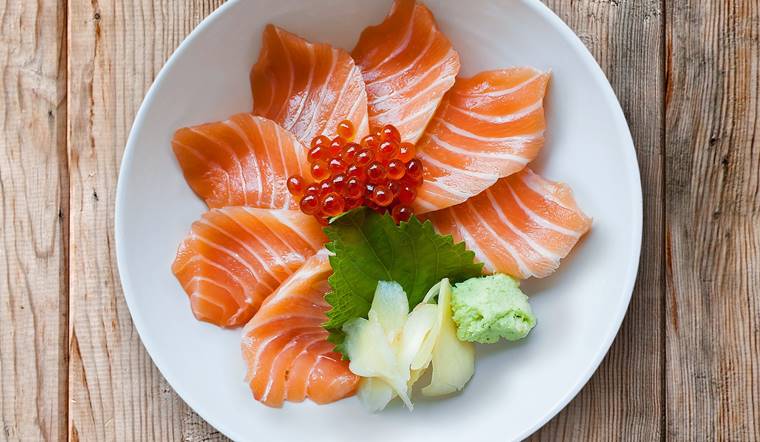 Tham khảo cách ăn sashimi cá hồi đúng chuẩn người Nhật