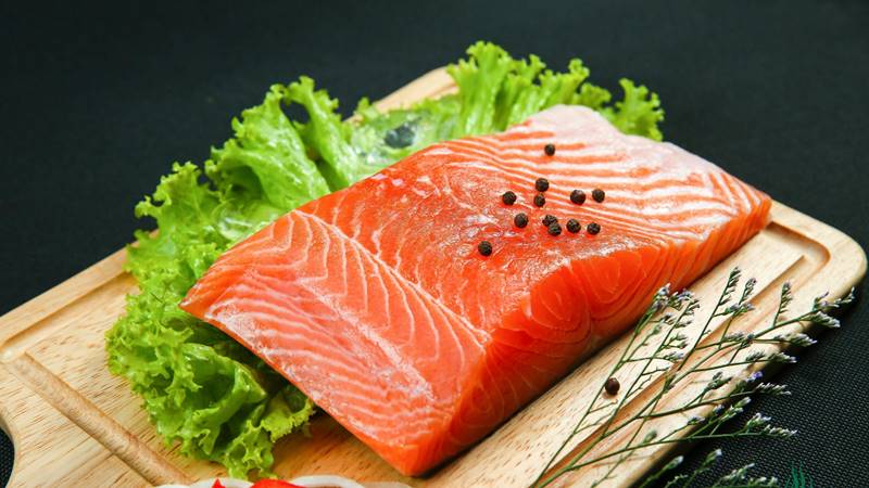 Bảo quản cá hồi tươi trong tủ lạnh