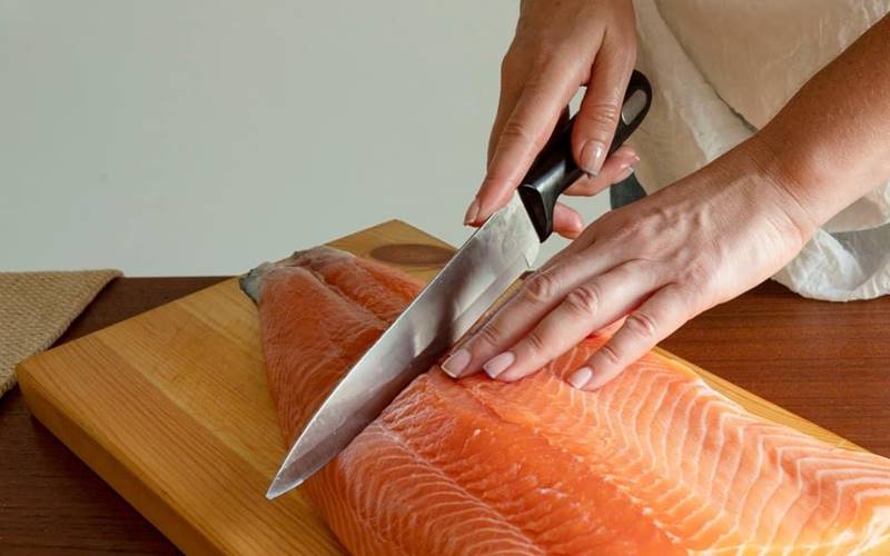 Cách sơ chế cá hồi