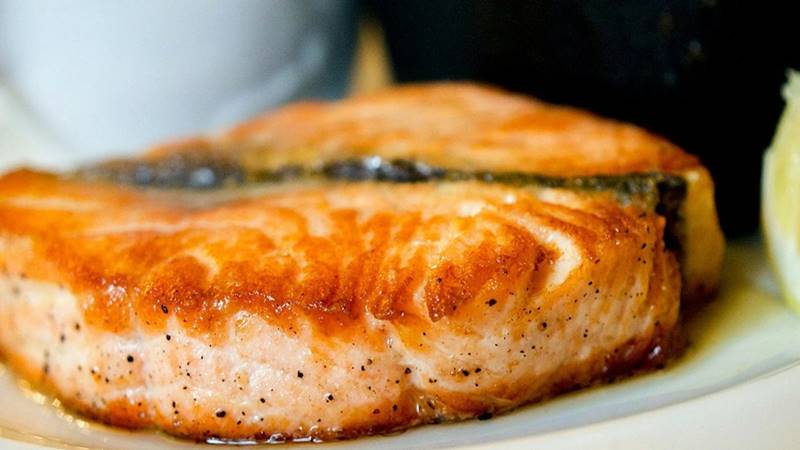 Bảo quản cá hồi đã nấu chín trong tủ lạnh