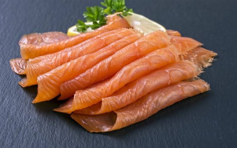 Bảo quản cá hồi xông khói trong tủ lạnh